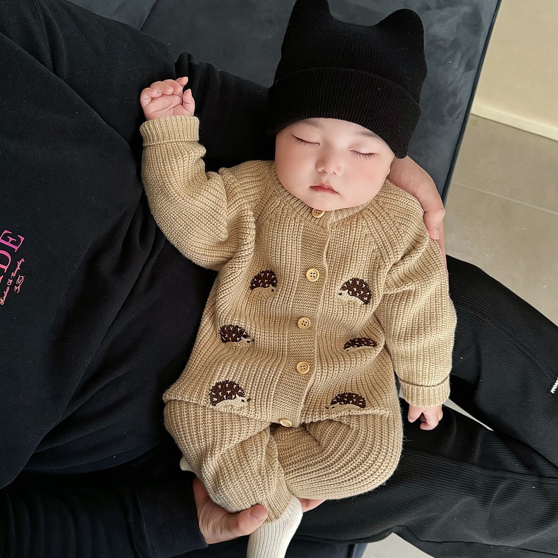 بدلة أطفال محبوكة مطرزة بتصميم - مراجعة Baby Nursery Embroidery وسعره