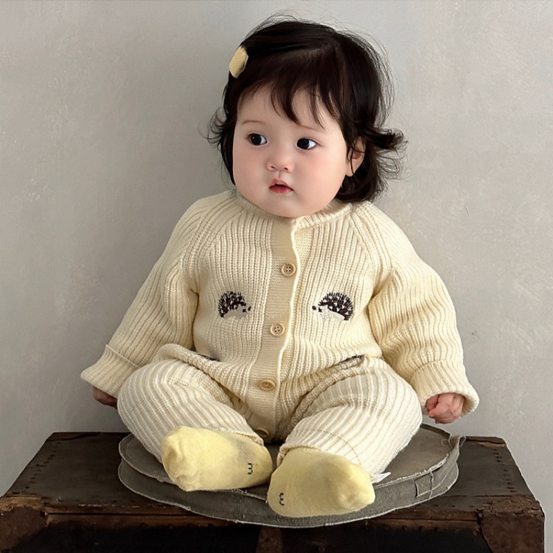 بدلة أطفال محبوكة مطرزة بتصميم - مراجعة Baby Nursery Embroidery وسعره